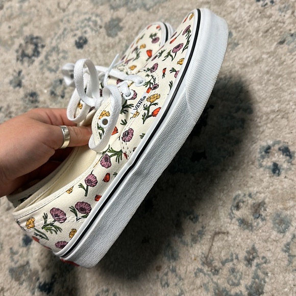 Vans - Picture 2 of 7